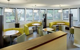 Courtyard By Marriott Lansing